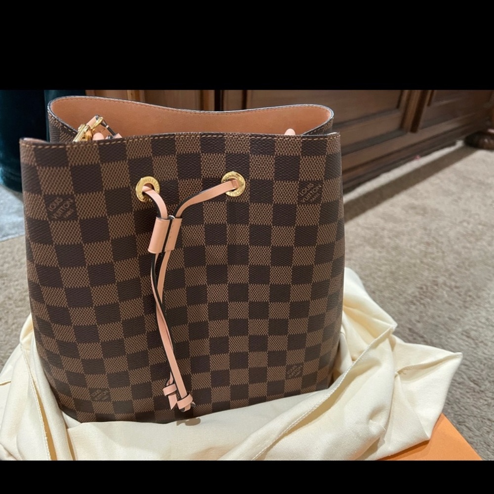 Louis Vuitton neoneo mm